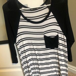 Quarter sleeve tee